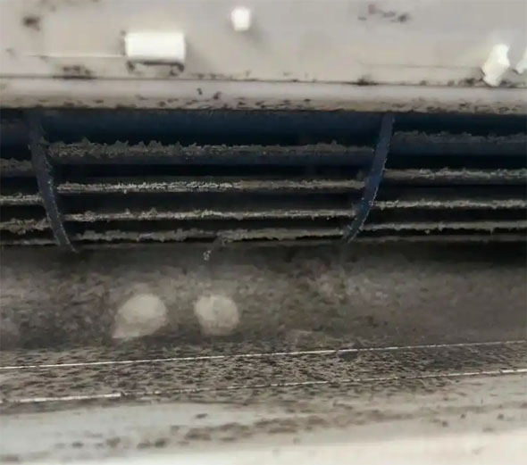 天山空调吹的风有股烧焦味是怎么回事